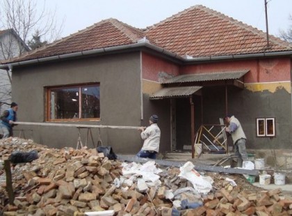 EU-s támogatás indult magánszemélyeknek családi ház felújítására.Itt kérhető az előminősítés.