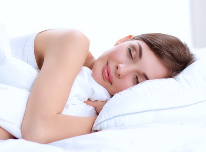 Miért jobb, ha a bal oldalunkon alszunk?