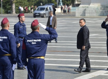 Hiába kérlelte a rendőrfőkapitány Orbánt, elveszik a rendőrök túlórapénzét