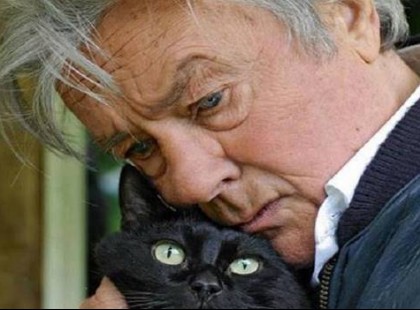 Az orvosok már semmit sem tehetnek Alain Delon-ért. Súlyos beteg a híres színész