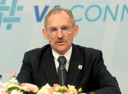 29 elítélt rendőrt és börtönőrt tartott állományban Pintér