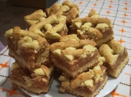 Szeretitek a mamikaféle almás rácsos sütit? Az enyém épp most készült el