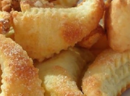 Édes túrós apróság! Mindig nagy adagot sütök, de még úgy sem lehet betelni vele!