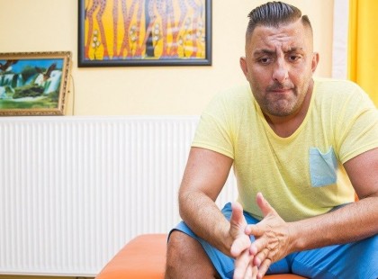 Összetörték Győzike autóját