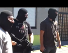 Erre nincsenek szavak!!! Éles gépfegyverrel jelentek meg egy kilakoltatás helyszínén. A videó szerint a TEK munkatársainak adták ki magukat.Videó