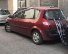 El­sírta magát a férfi: Esé­lye sem volt a kis­ba­bá­nak a forró au­tó­ban