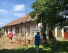 PÉLDÁTLAN amit ez a magyar férfi tesz a kilakoltatott családokért! Le a kalappal, több ilyen emberre lenne szükség ebben az országban! - Oszd meg hogy minél több emberhez eljuthasson a felajánlás!