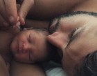 A kisbaba hisztérikusan sír - az apa trükkje 5 másodpercen belül megnyugtatja őt