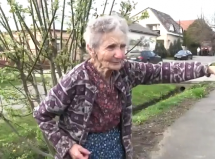 Kegyetlenül megbüntettek egy 85 éves idős nénit mert a kertjében lévő virágokat árulta