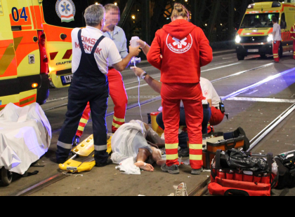 Győrfi Pál:Egy pillanatra gondoljunk azokra, akik a hőségben is felvették a mentőruhát és végzik a munkájukat, ma kb. 3000 emberen segítenek. Megérdemlik a köszönetet. ?