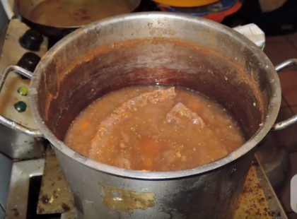 Ezt a Balatoni büfét kapcsolta le a NÉBIH. Förtelem, hogy mi volt itt, ráadásul nagyon drága volt a büfé!