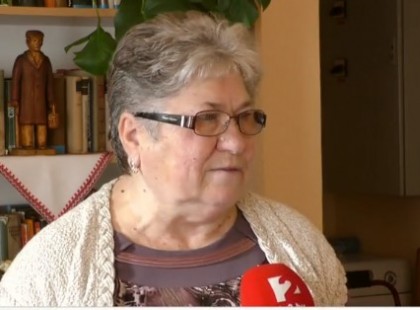 CSATLÓS ISTVÁNNÉ 63 ÉVESEN 37 ÉVET ÉS 152 NAPOT DOLGOZOTT, DE A TÖRVÉNY SZERINT NEM JÁR NEKI NYUGDÍJ, MAJD CSAK HA 65 ÉVES LESZ. ADDIG MARAD NEKI A HAJLÉKTALANSÁG. LEGYEN KEDVES OSSZA MEG, AKI SZERINT EZ IGAZSÁGTALANSÁG!