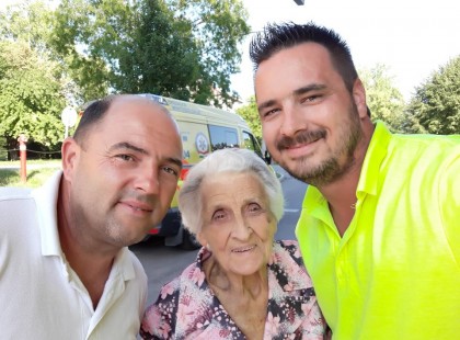 Zsolt a mentős lefotózta ezt az idős nénit, és olyan dolgokat írt a kép alá, amit döbbenten olvastak az emberek