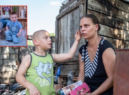 Ő itt a 4 éves Petike, aki életét vesztette, mivel a testvérével öngyújtóval játszadoztak. Isten Nyugosztaljon, te kis Angyal!