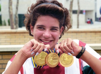 44 éves Egerszegi Krisztina ötszörös olimpiai bajnok .Isten éltesse, köszöntsük őt egy lájkkal!