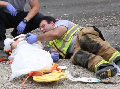 Trauma éri az autóbalesetben megsérült 4 éves kisfiút - a tűzoltó egy különleges videóval nyugtajta őt meg