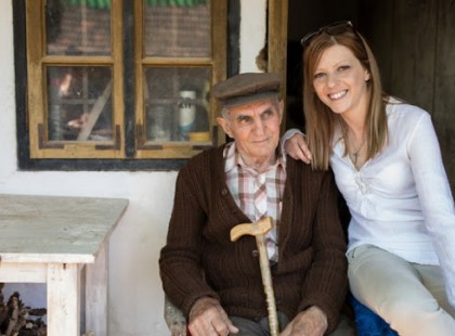 Ezt a fiatal lányt teljesen leírták mikor megtudták, hogy egy nyugdíjas férfival randizik, mikor kiderült az ok mindenki sírásig hatódott!