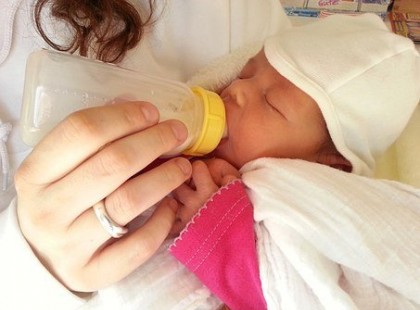 Elaludt az anyuka, az egy napos kisbabája belefulladt az anyatejbe. Tragikus történet, egy kis élet elvesztéséről