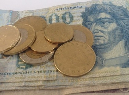 Holnap a számlákon lesz a pénz! Augusztusban duplán érkezik a családi pótlék, családok honlap 10 órakor vehetik le a pénzt