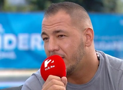 Ezt üzente Curtis Majkának a színpadon.