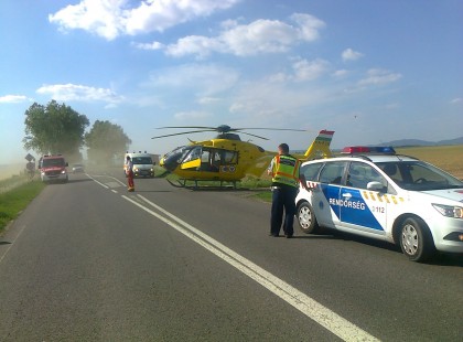 Az M1-es autópályán életét vesztette egy 19 éves lány, amikor egy pótkerék csapódott a szélvédőnek