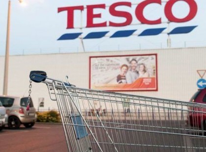 Nem árulhat a TESCO alkoholt mert kiszolgálták egy fiatalkorút