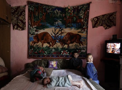 FRISS! Azoktól akik nyomorba szülnek gyermeket, elvennék a családi pótlékot és minden egyéb családtámogatást! - Ti egyetértetek ezzel?!