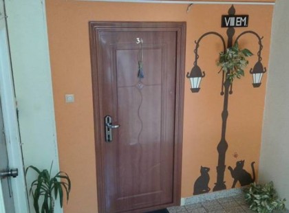 A rosszindulat és irigység mintapéldája..... miután rendbe hoztuk a lehullott vakolatot, és lefestettük a koszos falat, kaptunk egy felszólító levelet.....