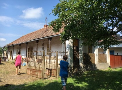 PÉLDÁTLAN amit ez a magyar férfi tesz a kilakoltatott családokért! Le a kalappal, több ilyen emberre lenne szükség ebben az országban! - Oszd meg hogy minél több emberhez eljuthasson a felajánlás!