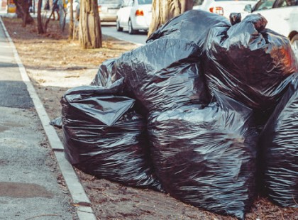 Szívszorító! A kukások hangokat hallottak az egyik szemeteszsákból… szinte felfoghatatlan amit benne találtak..! - Ti mit tettetek volna hasonló helyzetben?!