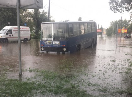 Brutális vihar csapott le az országra, több várost is elöntött az özönvíz