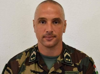Vajon hány lájkot és megosztást érdemel a hős magyar katona,aki így mentett életet!?