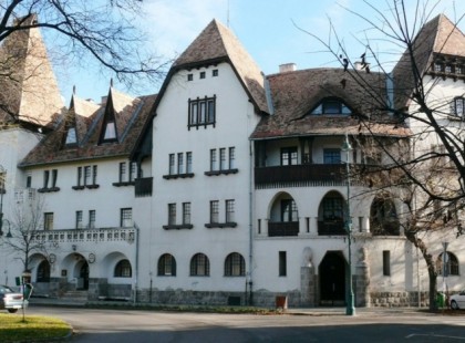 Baleset érte a Barátok közt régi nagy sztárját! Pokoli fájdalmai vannak!