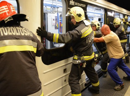 Igazán tiszteletreméltó munkát végeznek a tűzoltók, nap mint nap, értünk, mindannyiunkért! KÖSZÖNJÜK MEG NEKIK EGY MEGOSZTÁSSAL ! Nézzétek