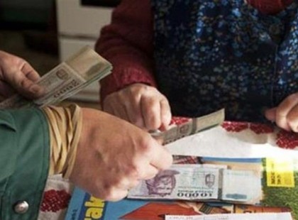 Nyugdíjasok figyelem. A kormány azt tervezi, hogy utalva fogják fizetni a nyugdíjakat. A felvételért komoly pénzt kell fizetni