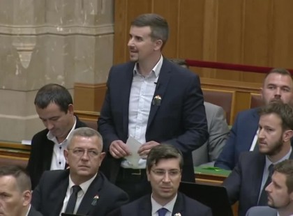 Parlamenti közvetítés!Jakab Péter : Ennyi bűnöző előtt nem beszéltem !