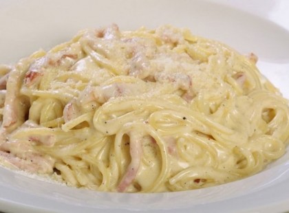 Ez a tejfölös spagetti recept mindenkit elkápráztat! Nálunk ez lett a hétvégi vacsorák kedvence!