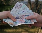 Sok magyar nyugdíjas nyugdíját emelték meg 200 ezer forintra egyik napról a másikra!!! Ezentúl már minden hónapban ennyi lesz a járandósága! Az internet felháborodott – Önnek mi a véleménye?
