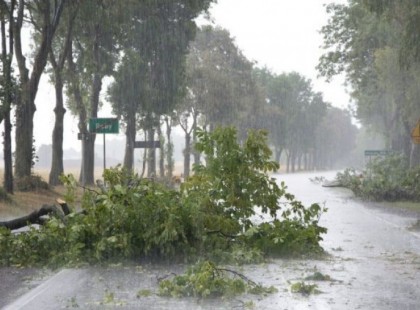 13 megyére adtak ki riasztást !Hatalmas égszakadás jön perceken belül !2 cm-es jégdarabokra hívja fel a figyelmet a meteorológiai szolgálat, amihez 70 km/órás szél társul !