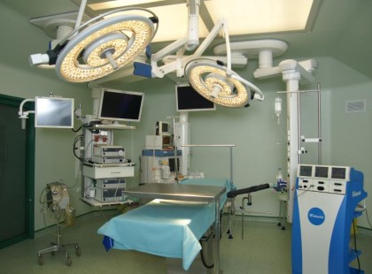 A leghíresebb osztrák kórházban 10 ezer eurós fizetéssel várják Zacher doktort.Itthon 300 ezerért dolgozott, kint tízszeresét kapja majd