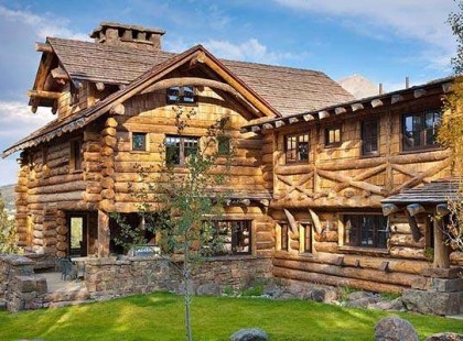 Ebből a mesebeli rönkházból soha nem akarnál kiköltözni! Gyertek és nézzétek meg Ti is ezt a tényleg csodálatra méltó otthont: