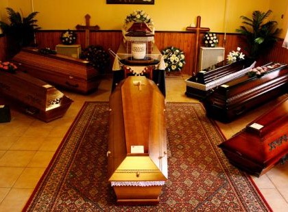 LEVELET ÍRT A TEMETKEZÉSI VÁLLALATNAK VILMOS BÁCSI.. TÍZEZREK NEVETNEK A LEVELÉN, PEDIG SÍRNI KÉNE RAJTA