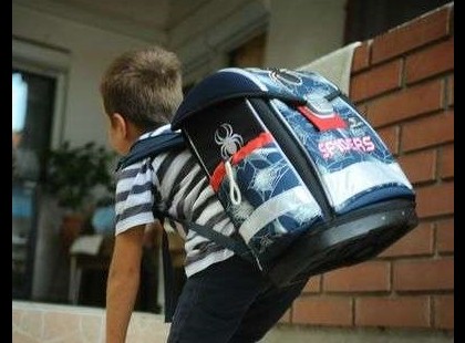 LEMÉRTÜK AZ ELSŐS FIUNK HÁTIZSÁKJÁNAK A SÚLYÁT. ELKÉPEDTÜNK!