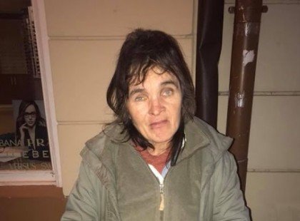 ELKÉPESZTŐ AMI ITT MEGY! NAGYON SÍRT EZ A NÉNI A BELVÁROSBAN, DE SENKI NEM MENT ODA HOZZÁ! MIKOR ODAMENTEM CSAK EZT AZ 5 MONDATOT MONDTA. UTÁNA VELE SÍRTAM ÉN IS!