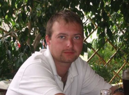 Attila infarktussal ment orvoshoz, haza zavarták, hogy refluxa van, és kapott savlekötőt. A kerítésnél összeesett és elhunyt