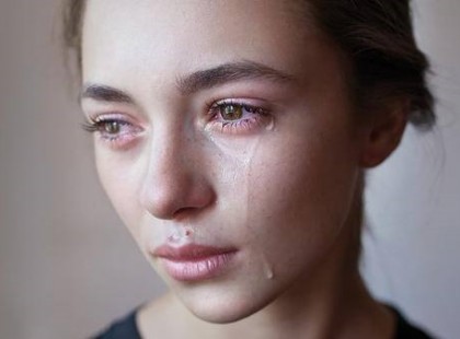 A tanárnő elsírta magát az osztály előtt, amikor megtudott valamit Petikéről, aki az első padsorban ül..