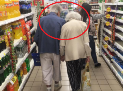 Ma a szegedi Tescoban ez az idős házaspár állt előttem a kasszánál és sírt! Mikor rájöttem az okára, én is könnyezni kezdtem, majd Ezt tettem! Sajnos Ez ma Magyarország!!