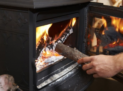 Ki gondolta volna? Ez is elérkezett! Betilthatják Magyarországon a vegyes tüzelést. Ezentúl büntetni fognak, ha fával tüzelsz. Itt vannak a megdöbbentő részletek: - Legyen kedves ossza meg, aki felháborítónak tartja ezt a törvényt!