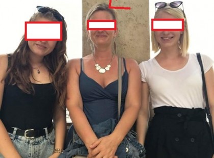 ANITA COMJÁBA SZÚRTA AZ 1-ES VILLAMOSON A bódult, zombi SRÁC A FECSKENDŐJÉT.AIDS-ES LEHET, MINDENKIT FIGYELMEZTET!