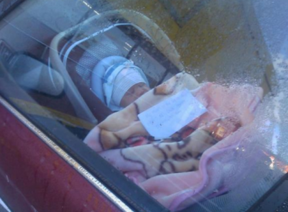 Ma reggel Ezt a csecsemőt találtam ebben az elhagyott autóban, a következő felirattal...Ez valóban ennyire természetes dolog, vagy csak nálam verte ki a biztosítékot a szülői felfogás?! Ti mit gondoltok erről?